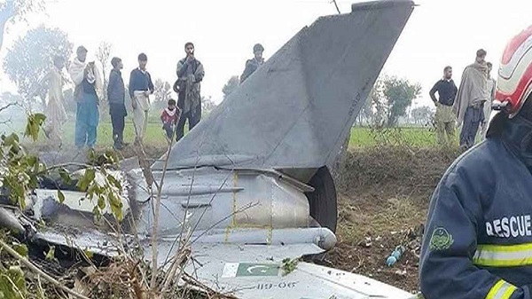 পাকিস্তানের যুদ্ধবিমান বিধ্বস্ত