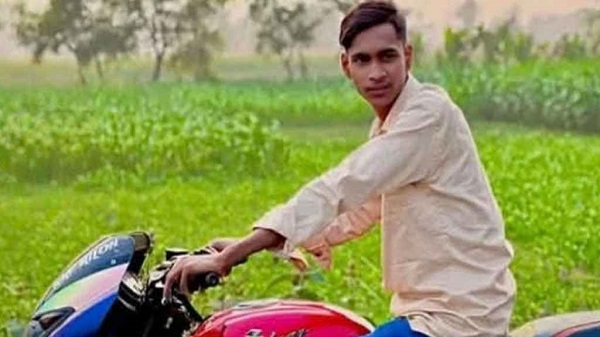 মামির মরদেহের পাশেই অস্ত্র নিয়ে বসেছিলেন ভাগনে