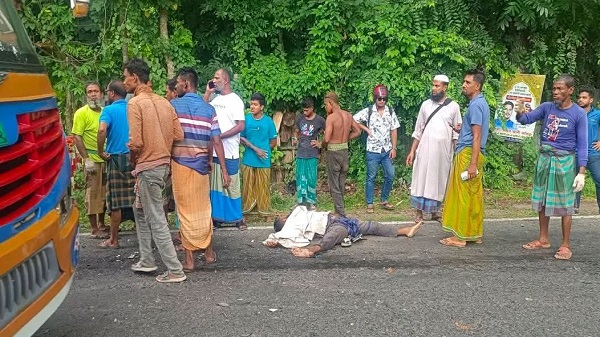 খুলনা-মোংলা মহাসড়কে ট্রাক-মোটরসাইকেলের মুখোমুখি সংঘর্ষে নি’হ’ত ৩