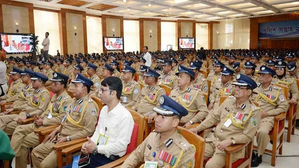আলাদা পে-স্কেল চায় পুলিশ, আছে আরও একগুচ্ছ দাবি