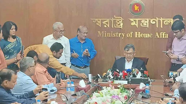 ১৬ পুলিশ কর্মকর্তাকে বাধ্যতামূলক অপসারণের বিষয় যা জানালেন: স্বরাষ্ট্রমন্ত্রী