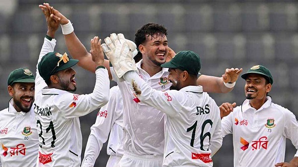 এক সেশনেই ৪ উইকেট তুলে ম্যাচে ফিরল বাংলাদেশ