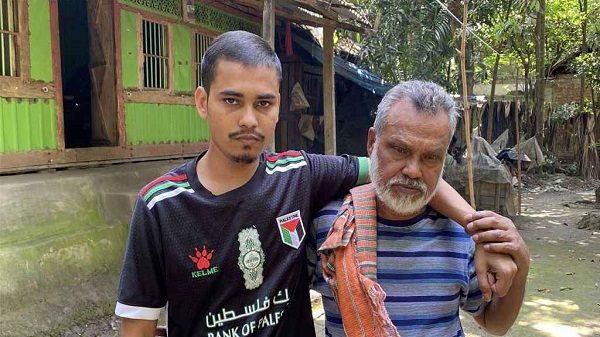 ক্যানসারে আক্রান্ত ছেলেকে বাঁচাতে দ্বারে দ্বারে ঘুরছেন চা দোকানি বাবা