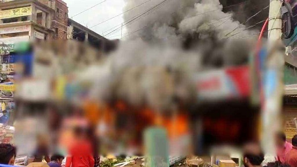 ব্রাহ্মণবাড়িয়ায় ৪ দোকান পুড়ে ছাই