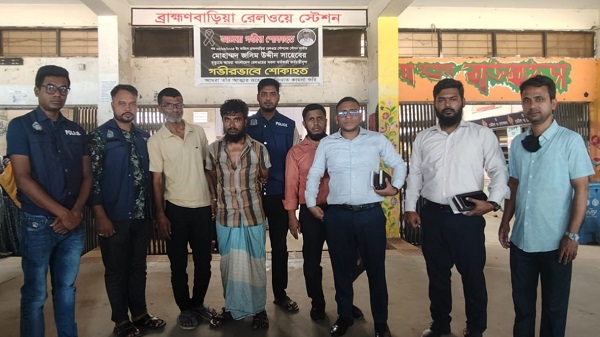 ব্রাহ্মণবাড়িয়া রেলস্টেশনে টিকিট কালোবাজারির অভিযোগে দুইজন গ্রেফতার