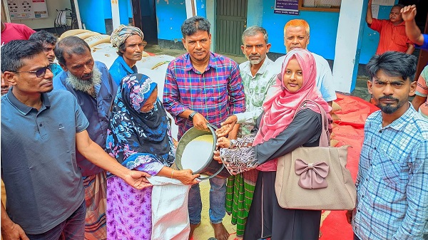 নন্দীগ্রামে ভাটরা ইউনিয়নে সরকারি ঈদ উপহার পেলেন ২৩৫৮টি পরিবার