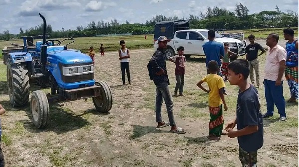 কমলনগরে টপ সয়েল কাটায় প্রশাসনের কঠোর অভিযান, জরিমানা ও ট্রাক্টর জব্দ