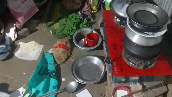 শিবগঞ্জে গভীর রাতে বাড়িতে ডাকাতির অভিযোগ, নগদ টাকা-স্বর্ণালঙ্কার লুট
