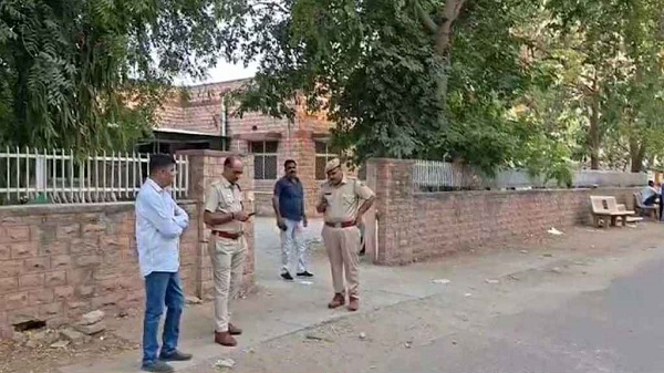 ৪ বছর ধরে ব্ল্যাকমেইল করে গণধর্ষণ: বিচার না পেয়ে আত্মহত্যা করলেন ২ বোন