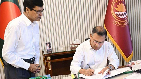 প্রধানমন্ত্রীর কাছে ৩৮ অডিট রিপোর্ট হস্তান্তর