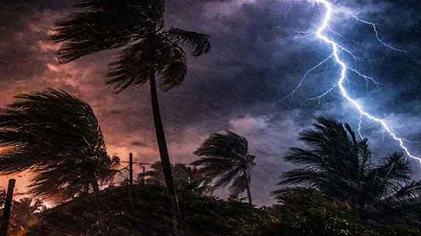 রাতে ৬ জেলায় হানা দিতে পারে ঝড়, বজ্রবৃষ্টির শঙ্কা