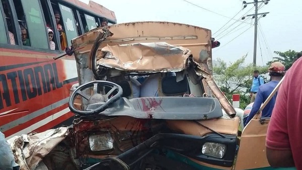 আহসানমারা সেতু এলাকায় বাস-লেগুনা সংঘর্ষে তরুণ নিহত, আহত ৩