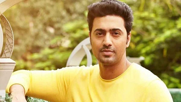 রাজনীতিতে আর জড়াতে চান না দেব, ফিরছেন অভিনয়ে