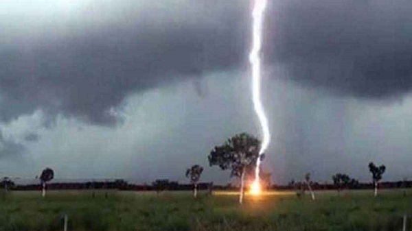 বজ্রপাতে প্রাণ গেল কৃষাণীর