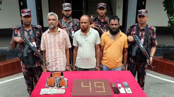 চিকিৎসকের স্টিকারযুক্ত প্রাইভেটকারে মিললো ৩ কেজি সোনা
