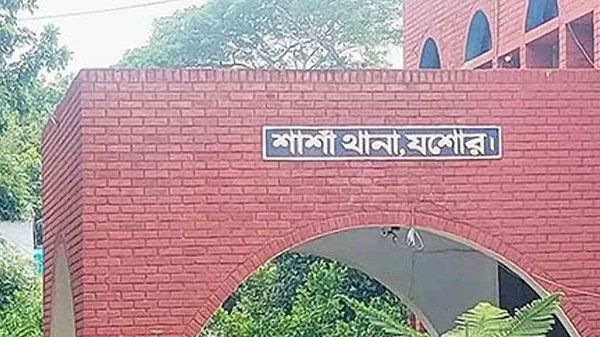 কাঠি ভাজার লোভ দেখিয়ে ৩ বছরের শিশুকে নিয়ে টং ঘরে যুবক, অতঃপর…