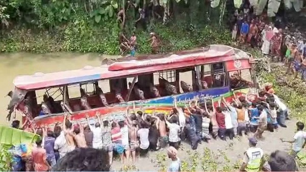 কুষ্টিয়ার খোকসায় বাস–ডাম্পট্রাক মুখোমুখি সংঘর্ষে নি’হ’ত ৩
