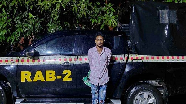 দেশীয় অস্ত্রসহ ‘মাওরা রুবেল’ গ্রেপ্তার