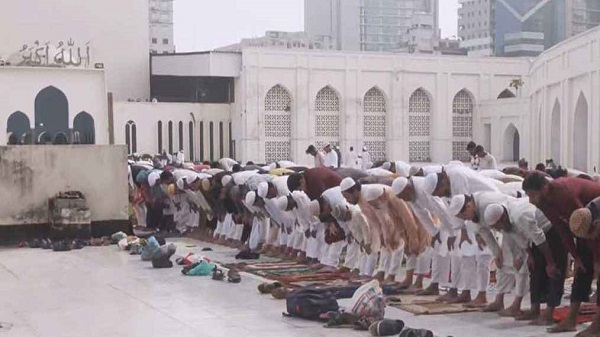 বায়তুল মোকাররমে ঈদুল আজহার প্রথাগত প্রথম জামাতের আয়োজন