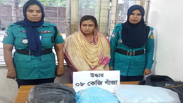 বটিয়াঘাটা লবণচরা এলাকায়  ৮ কেজি গাঁজাসহ এক নারী গ্রেফতার