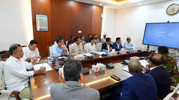 গুরুত্বপূর্ণ কর্মকর্তাদের সঙ্গে প্রধানমন্ত্রীর বৈঠক