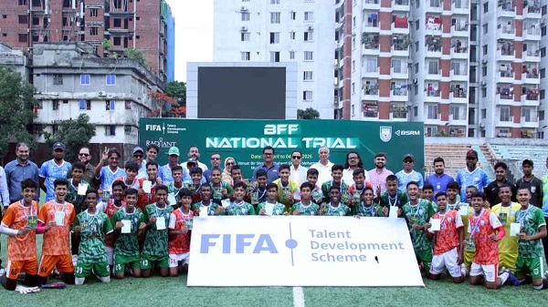 তরুণ ৩৬ ফুটবলারকে ইয়েস কার্ড দিলো বাফুফে