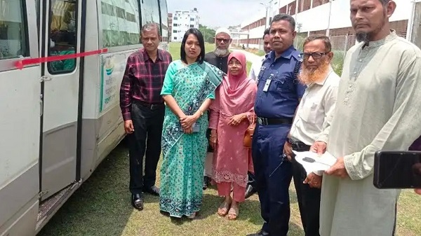 মাদারীপুরে ভ্রাম্যমাণ বাসে বেকারদের কম্পিউটার প্রশিক্ষণ শুরু