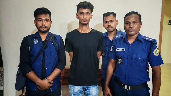 লঞ্চে নিয়ে তরুণীকে ধ’র্ষ’ণের পর ঢাকায় রেখে পালিয়ে যায় সৌরভ