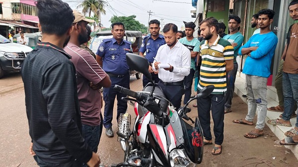মুরাদনগরে ঈদযাত্রায় অতিরিক্ত ভাড়া ও অবৈধ পার্কিংয়ের বিরুদ্ধে মোবাইল কোর্ট