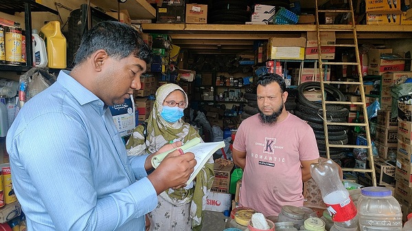 সখীপুরে অবৈধ পেট্রোল ও নিম্নমানের মবিল বিক্রি, ব্যবসায়ীকে জরিমানা