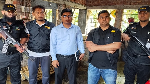 দেবহাটায় র্যাবের অভিযানে দুই আইসক্রিম কারখানাকে ২ লাখ টাকা জরিমানা
