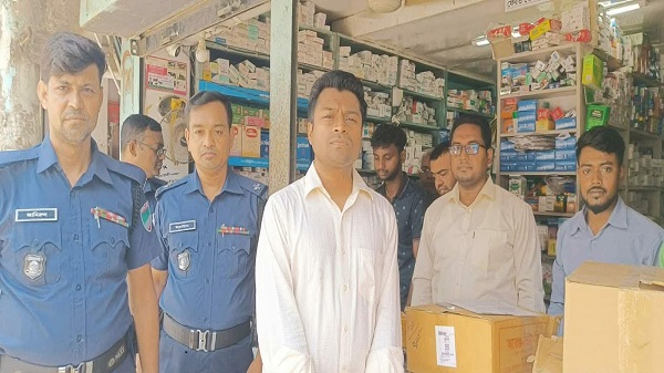 সাতক্ষীরা দেবহাটার ভ্রাম্যমান আদালতে দুই ওষুধ ব্যবসায়ীকে জরিমানা