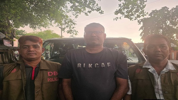 কুষ্টিয়ায় ডিবি পুলিশের বড় সাফল্য: মাদক সম্রাট ও ক্যাসিনো এজেন্ট ইকবাল সেট গ্রেফতার!