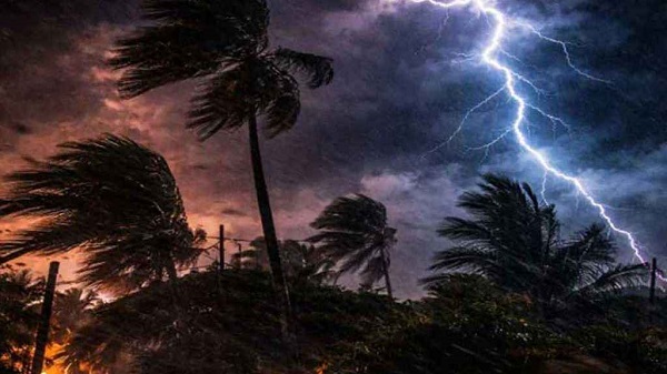 রাত ১টার মধ্যে ঝড় হতে পারে যেসব অঞ্চলে