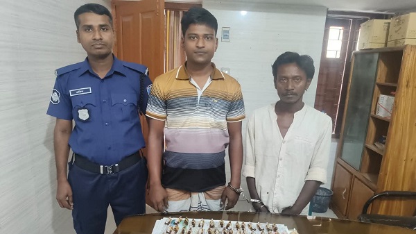 আত্রাইয়ে পুলিশের মাদকবিরোধী অভিযান: অ্যাম্পুল ও হেরোইনসহ দুই কারবারি আটক