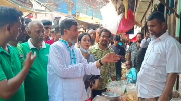 মাদারীপুর পুরান বাজার পরিদর্শনে এমপি জাহান্দার আলী, পরিচ্ছন্নতা নিশ্চিতে কঠোর নির্দেশনা
