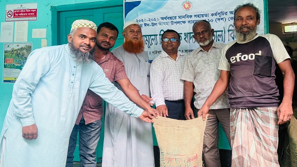 সাদুল্লাপুরের নলডাঙ্গায় ঈদ উপলক্ষে ৩৭৮৭ পরিবার পেল ভিজিএফের চাল