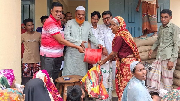 নন্দীগ্রামে ঈদ উপলক্ষে ২২৮০ পরিবারের মাঝে ভিজিএফের চাল বিতরণ