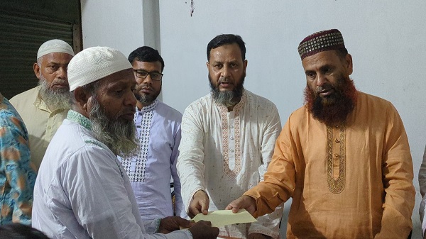 এনায়েতপুরে জুলাই শহিদ পরিবারের পাশে জামায়াত নেতা শাহিনুর আলম