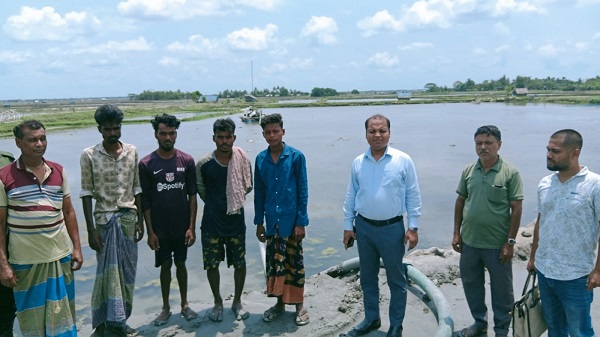 দেবহাটায় অবৈধ বালু উত্তোলনে অভিযান, ড্রেজার ব্যবসায়ীকে জরিমানা