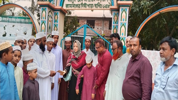 প্রথম বেতনের তহবিল দিয়ে মাদ্রাসা ও এতিমখানার শিশুদের পাশে দাঁড়ালেন এমপি