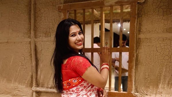মৌলিক গানে শ্রোতা মাতাচ্ছেন কক্সবাজারের রিয়া বড়ুয়া