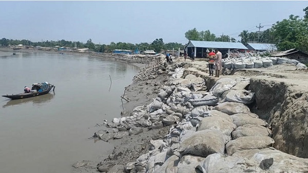 আশাশুনির গোয়ালডাঙ্গা বাজার রক্ষা বাঁধের কাজে অনিয়ম, কাজ সাময়িক বন্ধ