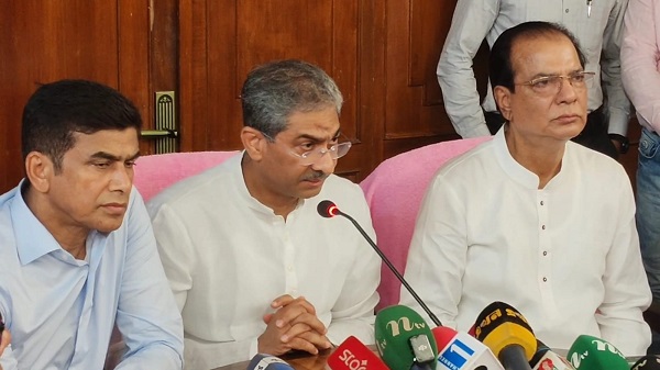 তিস্তা ব্যারাজ ও ভাঙনকবলিত এলাকা পরিদর্শনে তিন মন্ত্রী, দ্রুত বাস্তবায়নের আশ্বাস তিস্তা মহাপরিকল্পনায়