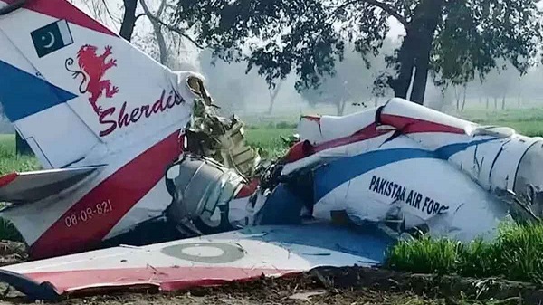 পাকিস্তানে যুদ্ধবিমান বিধ্বস্ত হয়ে নিহত ২ পাইলট