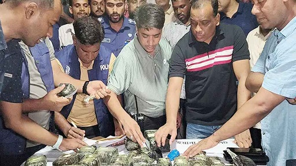 প্রাইভেটকারের গ্যাস সিলিন্ডার থেকে সোয়া লাখ ইয়াবা উদ্ধার