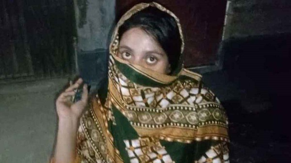জামিনে মুক্তি পেয়ে গভীর রাতে প্রেমিকের বাড়িতে দুই সন্তানের জননী