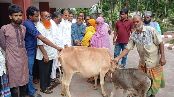 সড়ক দুর্ঘটনায় নিহত রনি সরকারের পরিবারের পাশে ত্রাণ মন্ত্রী: আর্থিক ও গবাদি পশু সহায়তা প্রদান