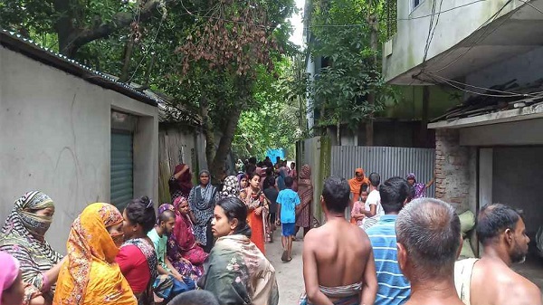 ঘুমন্ত স্বামীর গোপনাঙ্গ কেটে দিলেন স্ত্রী