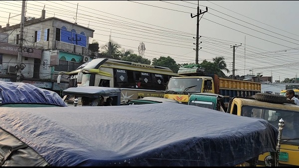 যানজট নিরসনে কালিহাতী বাসস্ট্যান্ডে ট্রাফিক বক্স ও পুলিশ মোতায়েনের দাবি